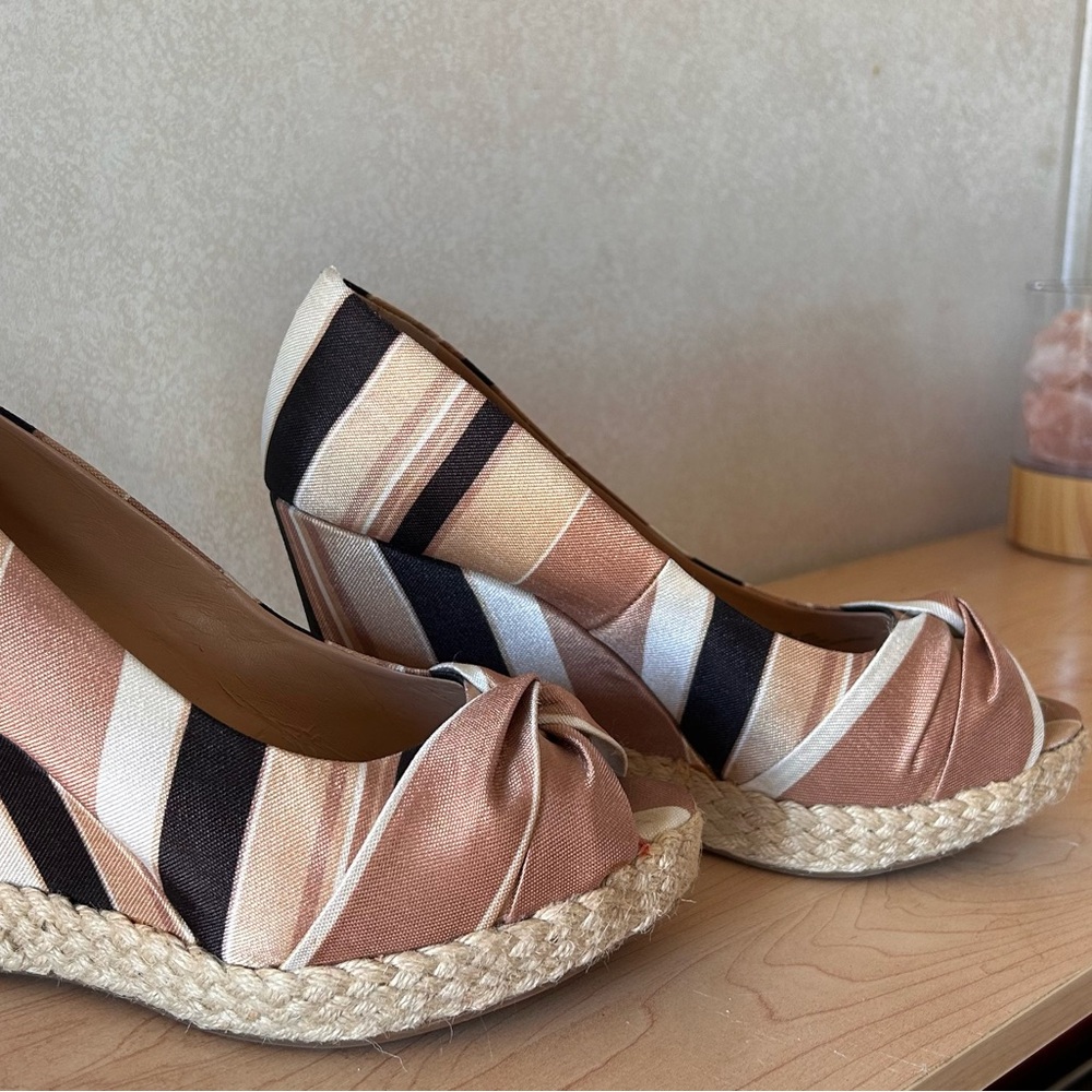 Black and Cream Wedge Shoes with Casual Style
